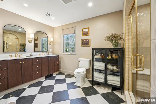217 Osage Lane, Franklin Lakes, NJ 07417