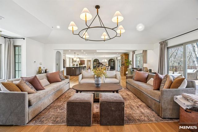 217 Osage Lane, Franklin Lakes, NJ 07417