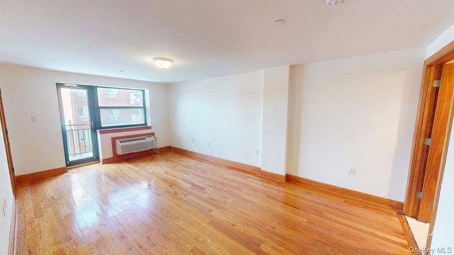 135-23 82nd Avenue 3E, Briarwood, NY 11432