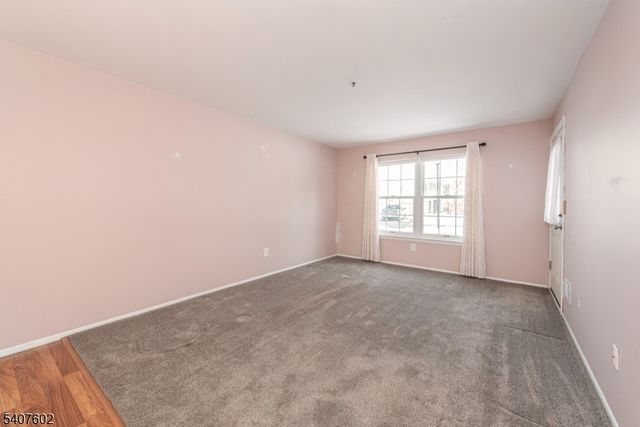 27 Loch Ln, Roxbury Twp., NJ 07852