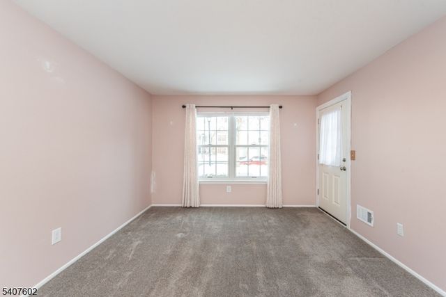 27 Loch Ln, Roxbury Twp., NJ 07852