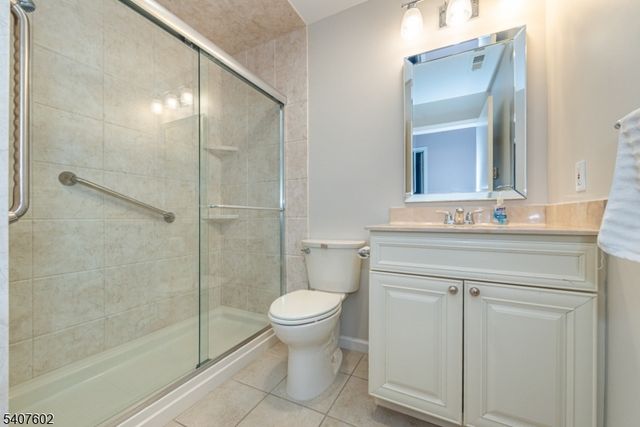 27 Loch Ln, Roxbury Twp., NJ 07852