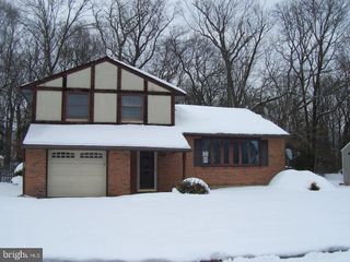 211 FORREST DR, Blackwood, NJ 08012