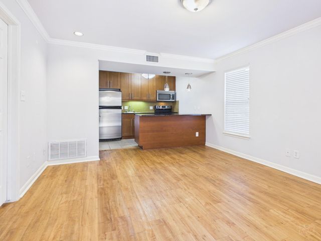 7685 Northcross DR 500, Austin, TX 78757