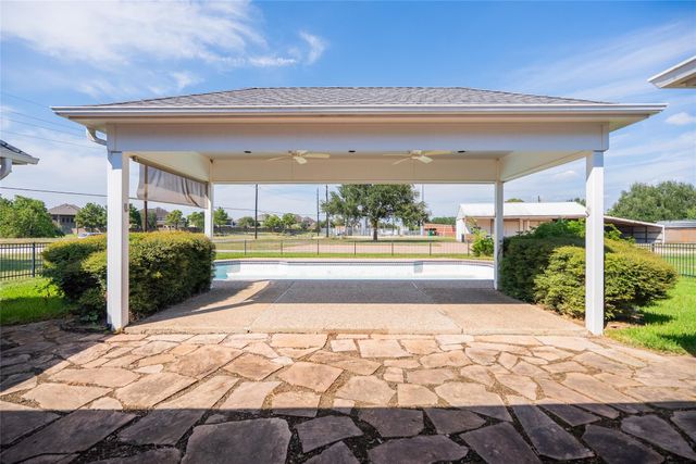 26910 Willow Ln, Katy, TX 77494