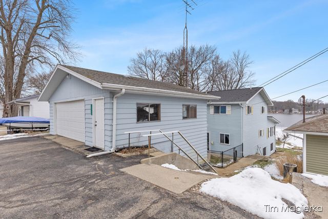 12860 Merlau Avenue, Plainwell, MI 49080