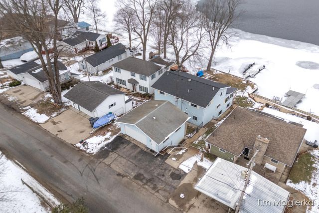 12860 Merlau Avenue, Plainwell, MI 49080