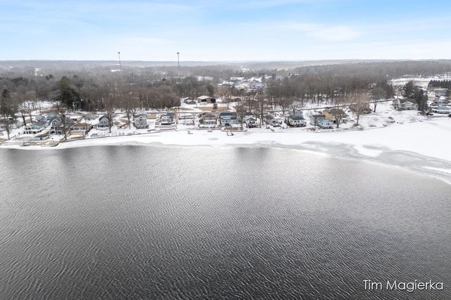 12860 Merlau Avenue, Plainwell, MI 49080