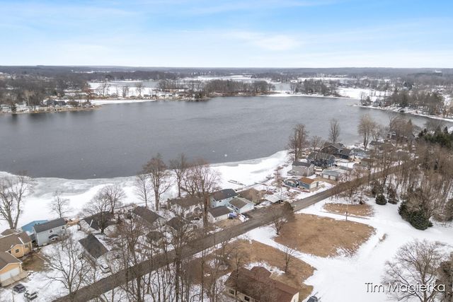 12860 Merlau Avenue, Plainwell, MI 49080