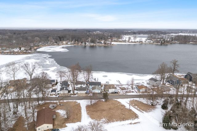 12860 Merlau Avenue, Plainwell, MI 49080