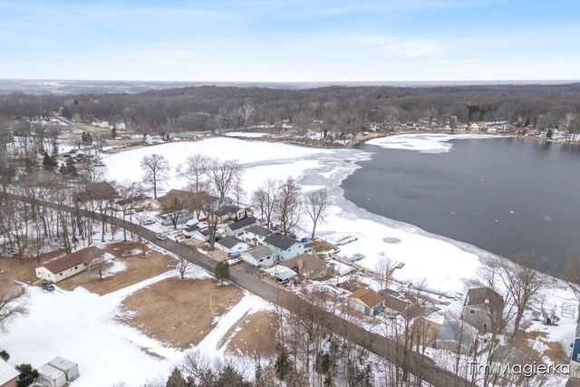 12860 Merlau Avenue, Plainwell, MI 49080