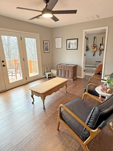 529 Cliffside Drive, Russell Springs, KY 42642