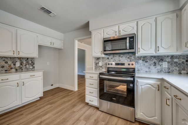 3600 Murphy Drive, Bedford, TX 76021