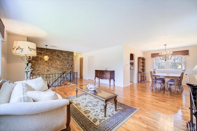 17 Ross Lane, Middletown, NY 10941