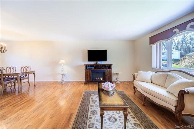 17 Ross Lane, Middletown, NY 10941