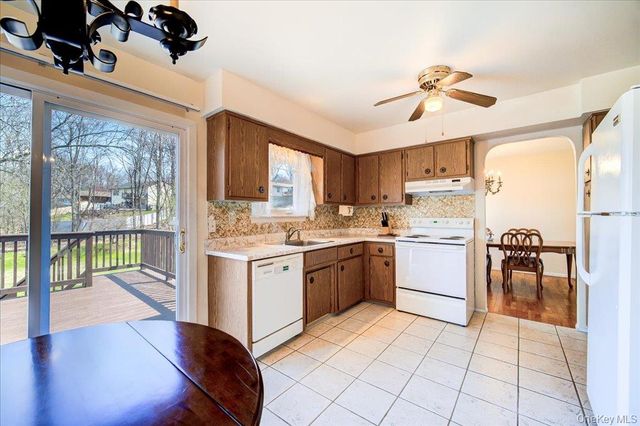 17 Ross Lane, Middletown, NY 10941