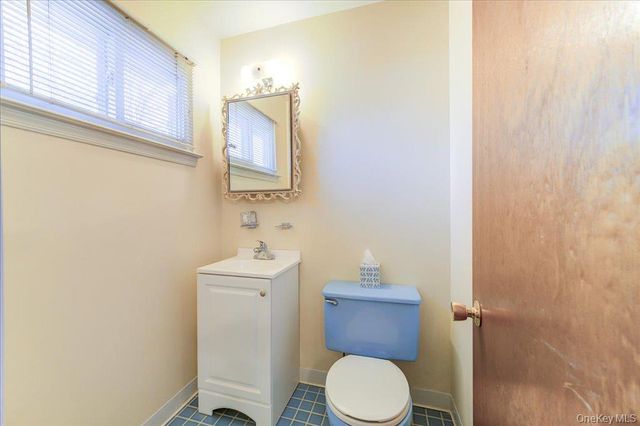17 Ross Lane, Middletown, NY 10941
