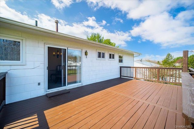 17 Ross Lane, Middletown, NY 10941