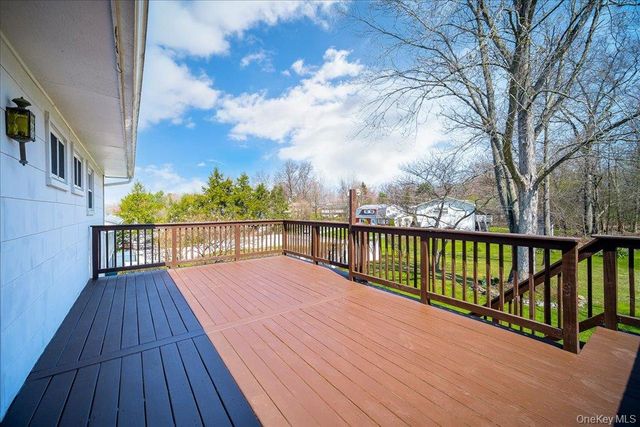 17 Ross Lane, Middletown, NY 10941