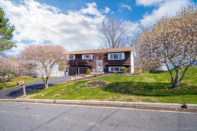 17 Ross Lane, Middletown, NY 10941