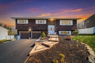 17 Ross Lane, Middletown, NY 10941