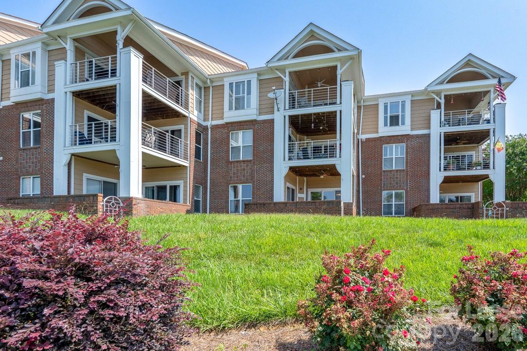 18511 Harborside Drive, Cornelius, NC 28031