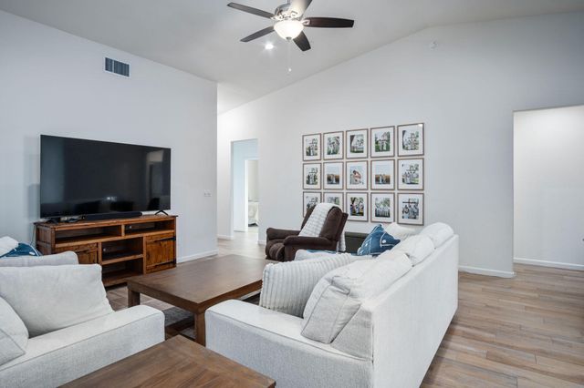 1942 W Date Avenue, Porterville, CA 93257