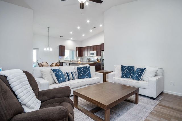 1942 W Date Avenue, Porterville, CA 93257