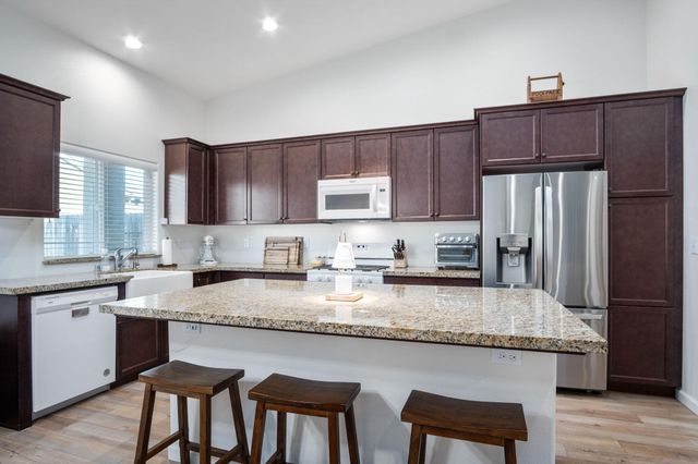 1942 W Date Avenue, Porterville, CA 93257