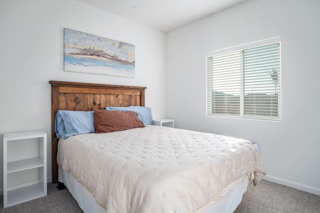 1942 W Date Avenue, Porterville, CA 93257