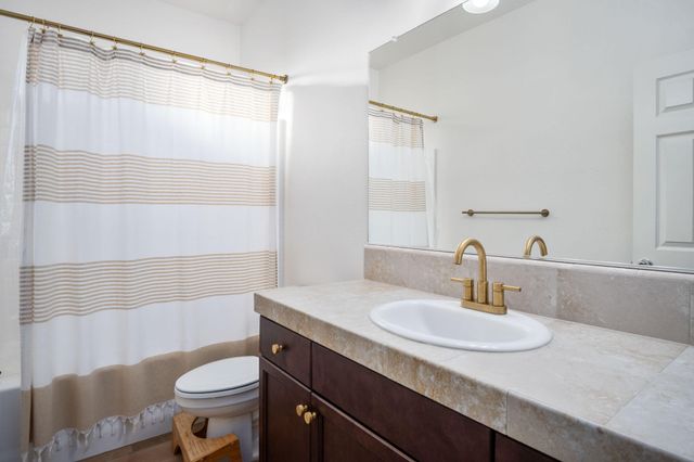 1942 W Date Avenue, Porterville, CA 93257