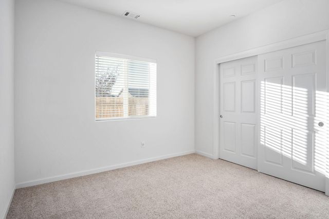 1942 W Date Avenue, Porterville, CA 93257