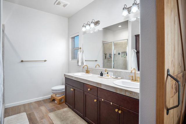 1942 W Date Avenue, Porterville, CA 93257