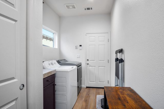 1942 W Date Avenue, Porterville, CA 93257