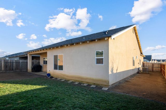 1942 W Date Avenue, Porterville, CA 93257