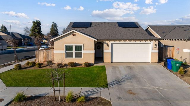 1942 W Date Avenue, Porterville, CA 93257