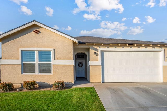 1942 W Date Avenue, Porterville, CA 93257