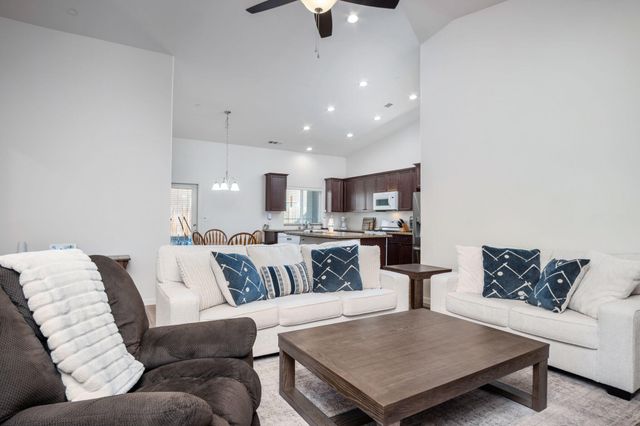 1942 W Date Avenue, Porterville, CA 93257