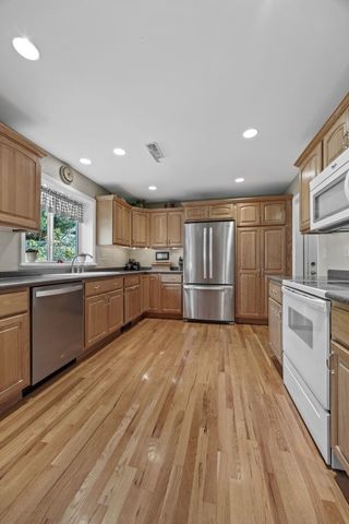 3830 Skylark Lane SE, Cedar Rapids, IA 52403