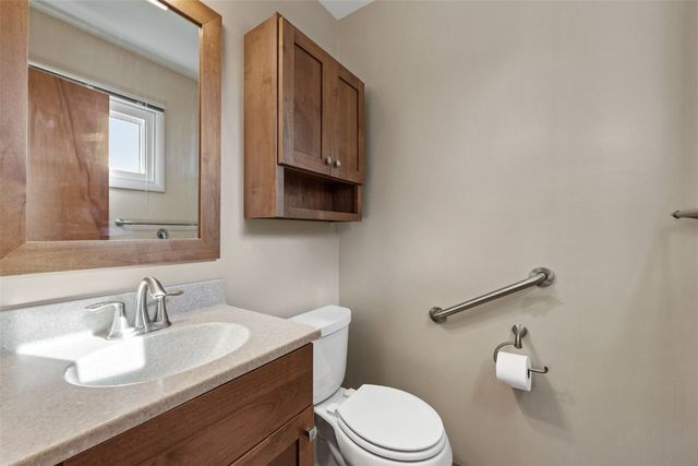 3830 Skylark Lane SE, Cedar Rapids, IA 52403