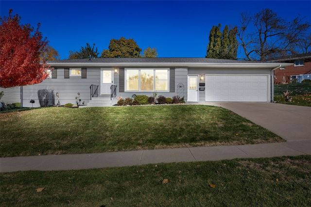 3830 Skylark Lane SE, Cedar Rapids, IA 52403