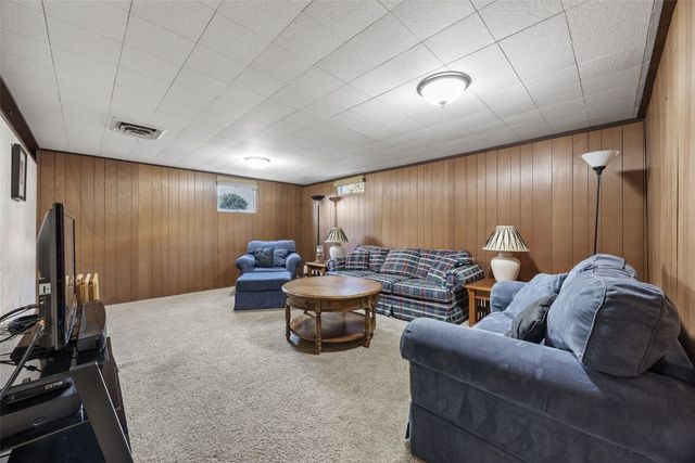 3830 Skylark Lane SE, Cedar Rapids, IA 52403