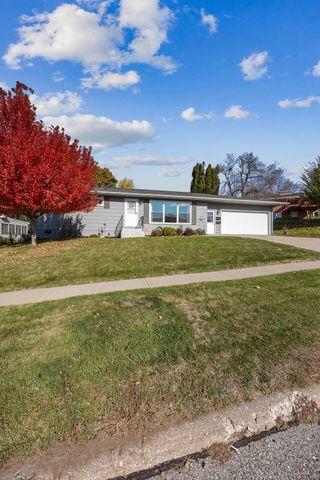 3830 Skylark Lane SE, Cedar Rapids, IA 52403