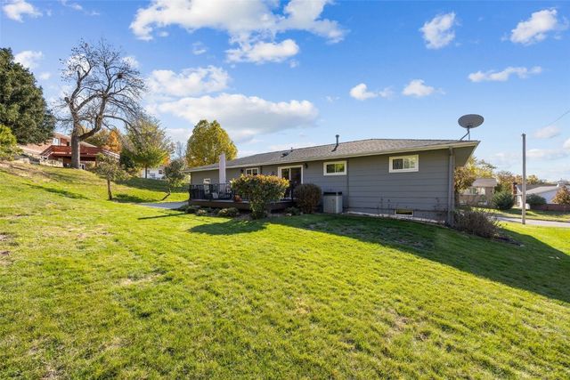 3830 Skylark Lane SE, Cedar Rapids, IA 52403