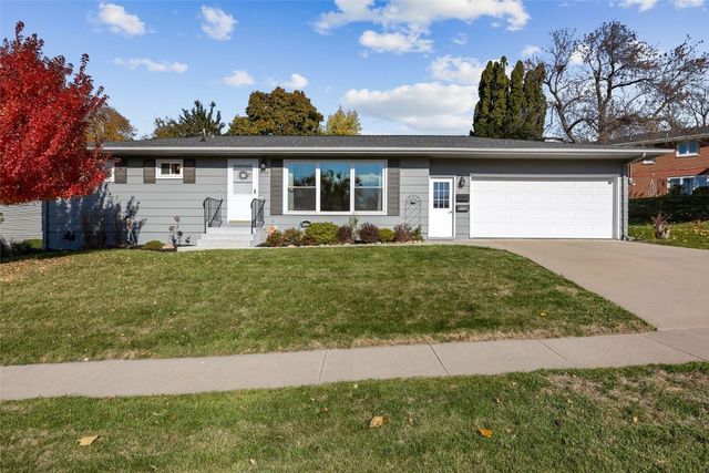 3830 Skylark Lane SE, Cedar Rapids, IA 52403