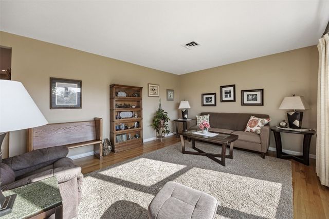 3830 Skylark Lane SE, Cedar Rapids, IA 52403