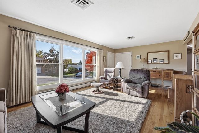 3830 Skylark Lane SE, Cedar Rapids, IA 52403