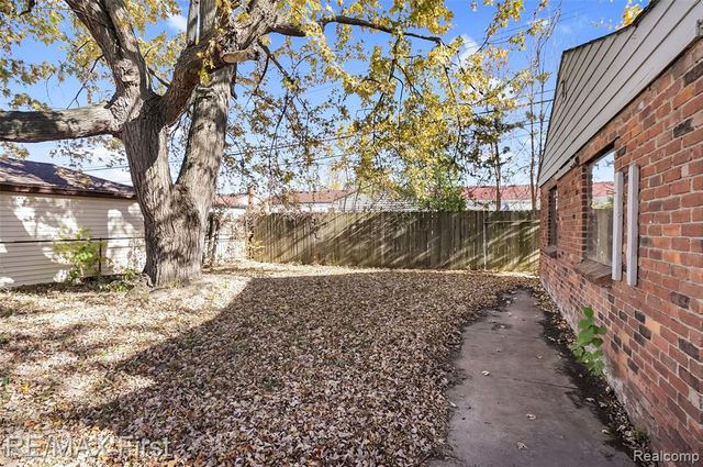 26730 Ridgemont Street, Roseville, MI 48066