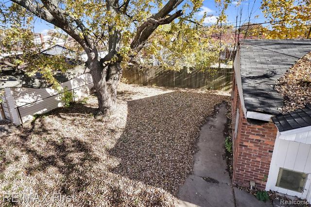 26730 Ridgemont Street, Roseville, MI 48066