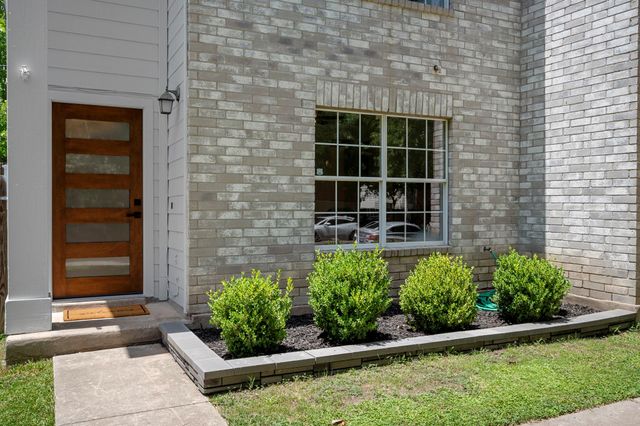 905 Whispering Hollow DR, Kyle, TX 78640